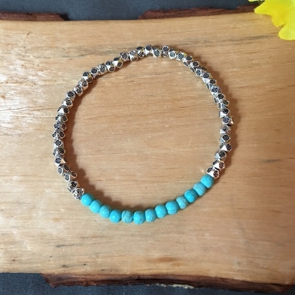 Turquoise and silver stretch bracelet - Picture 3 of 6